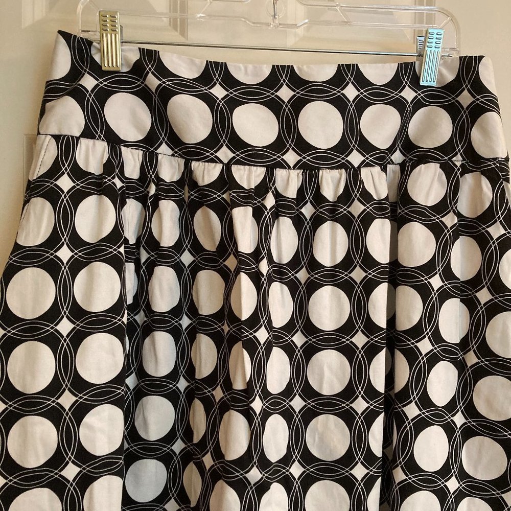 Adorable Black & White Circle Print Skirt - Picture 2 of 5